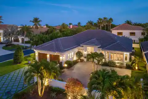 Fully Renovated Residence in Sought-after Casseekey Island