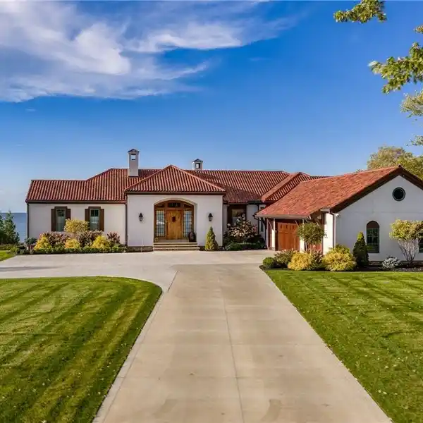 MAGICAL LAKEFRONT PROPERTY