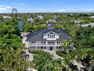 Impeccably Located Old Florida-Style Lakefront Home