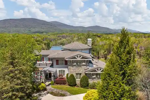 Extraordinary Mountain Retreat Above Lake Adger