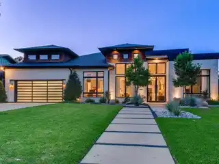 Refined Single-Story Transitional Residence