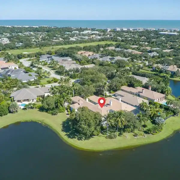 LUXURY RESIDENCE WITH ACCESS TO WORLD-CLASS BEACHES