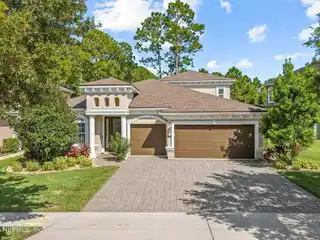Luxury and Sophistication in Coastal Oaks