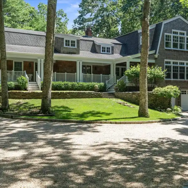 CENTRALLY LOCATED RENTAL IN WATER MILL