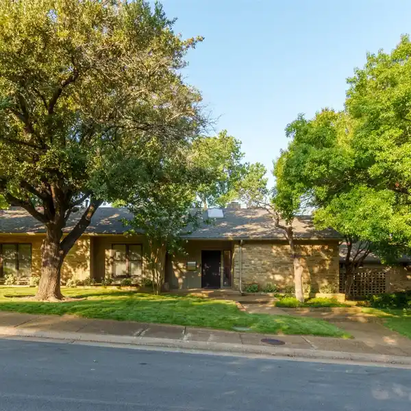 EXCEPTIONAL SPLIT-LEVEL CONTEMPORARY HOME