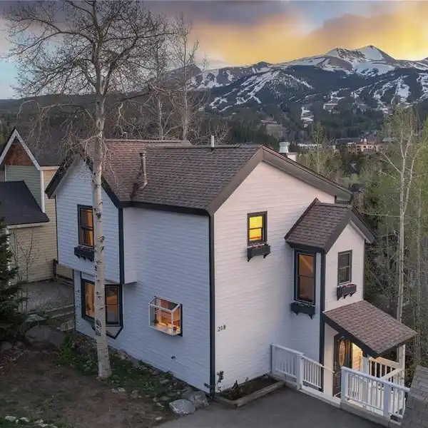 MOUNTAIN RETREAT WITH ICONIC BRECKENRIDGE VIEWS