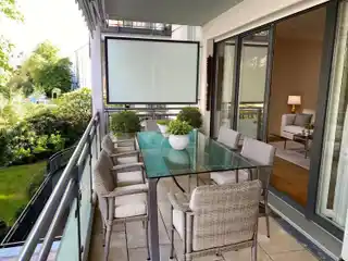 Light-Filled Three-Room Apartment with Large Balcony and Parking Space in a Prime Location