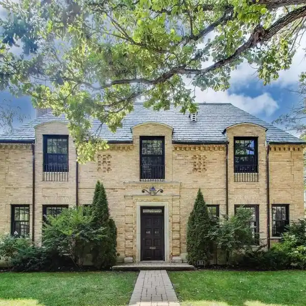 GRAND GEORGIAN ESTATE HOME WITH VINTAGE DETAILS IN WINNETKA