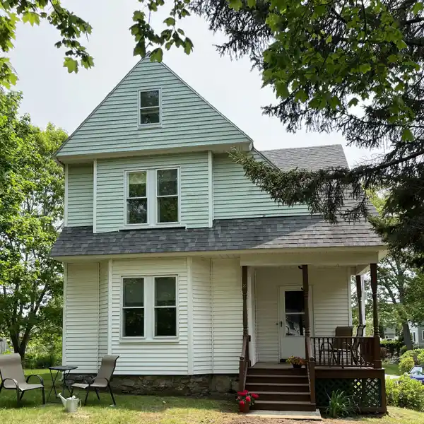 CHARMING AND SPACIOUS HOME AT YORK BEACH