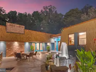 Stunning Contemporary-Style Residence