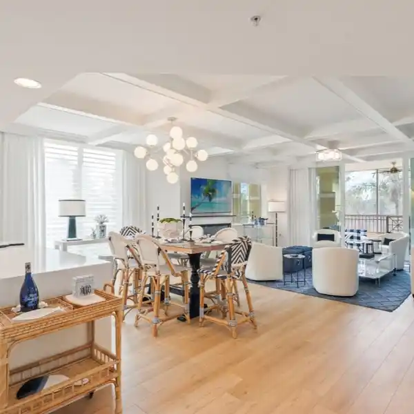 GORGEOUS MOVE-IN READY END UNIT