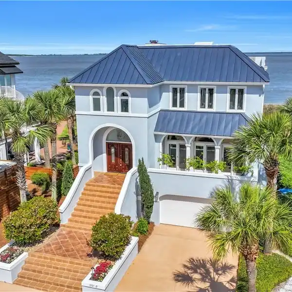 EXQUISITE RESIDENCE WITH ELEVATOR & OBSERVATION DECK