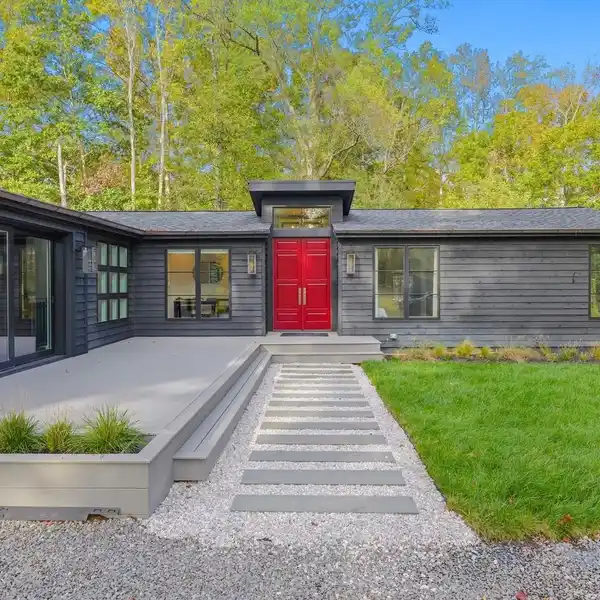 LUXURIOUS SANCTUARY WITH UNRIVALED LAKEFRONT ELEGANCE