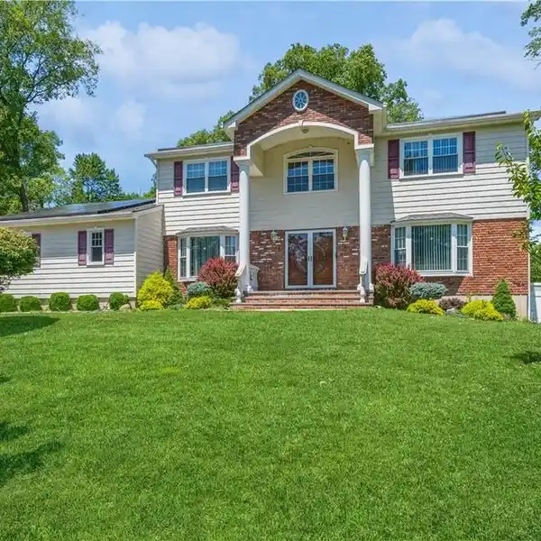 RECENTLY RENOVATED STATELY COLONIAL