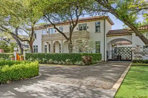 Elevated Living in Preston Hollow