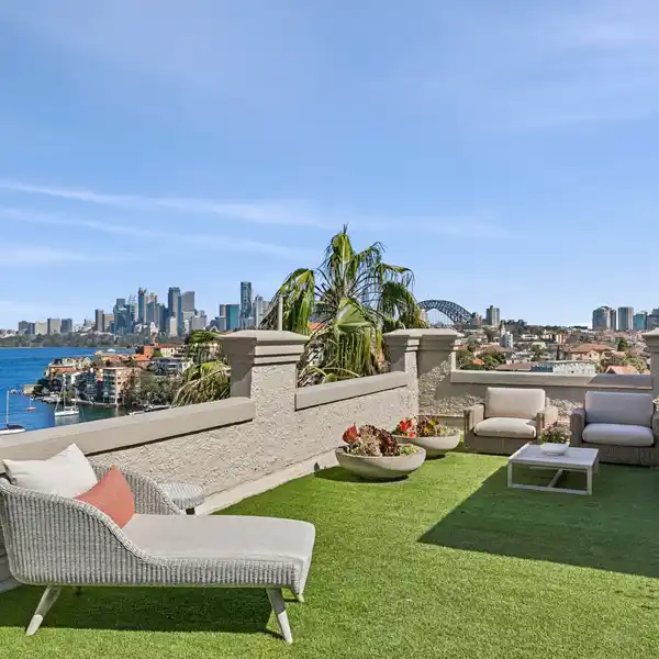 BOUTIQUE TOP FLOOR APARTMENT WITH BREATHTAKING PANORAMA