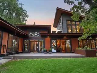 South-facing Stunner with Beach House Retreat