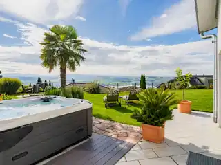 Modern Elegance in a Beautiful Natural Setting