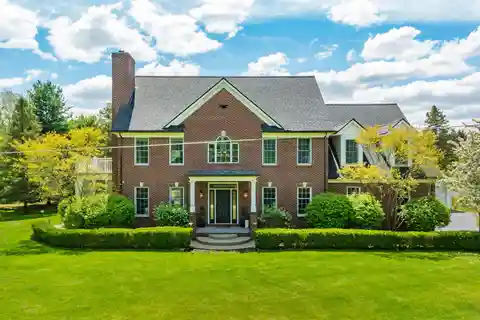Custom Luxury Estate on 2.8 Acres