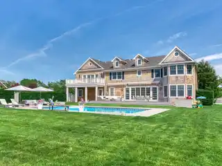 Beautiful Rental Home in Stunning Water Mill Location