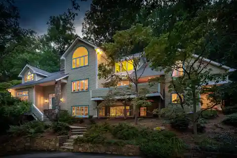 Mountain Retreat in Convenient Location