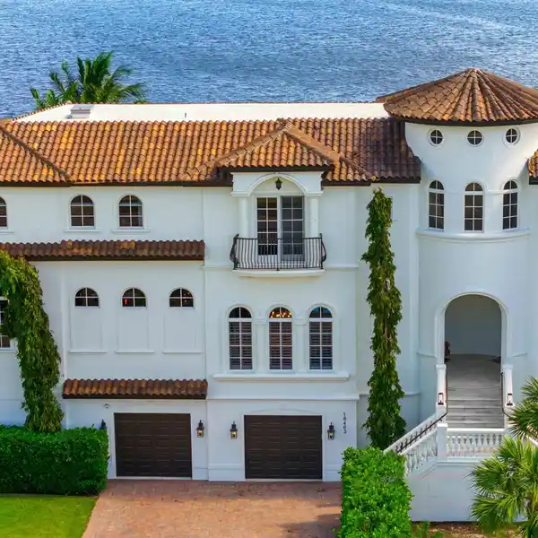 LUXURIOUS WATERFRONT ESTATE WITH PRIVATE BEACH