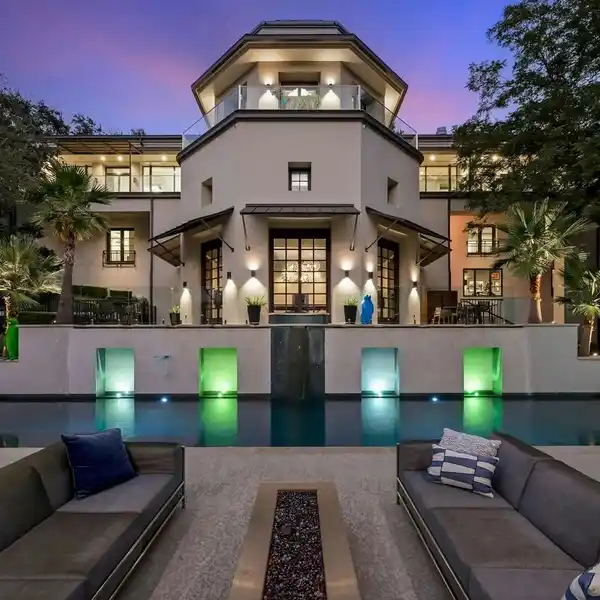 UNPARALLELED OPPORTUNITY ON LAKE AUSTIN