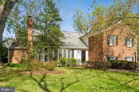Are Bethesda Gem on Half-acre Cul-de-sac Lot