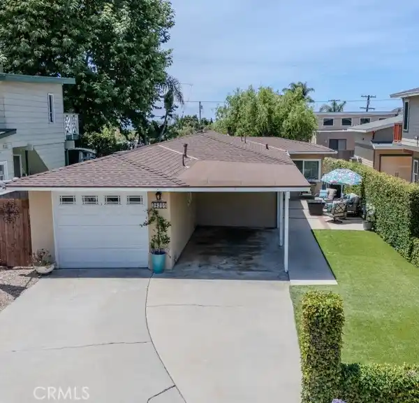 CHARMING SINGLE-LEVEL HOME IN CAPISTRANO BEACH
