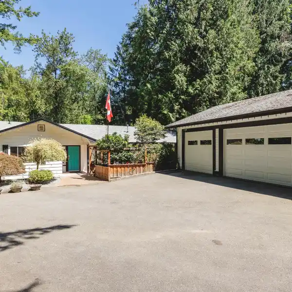 METICULOUSLY MAINTAINED RANCHER