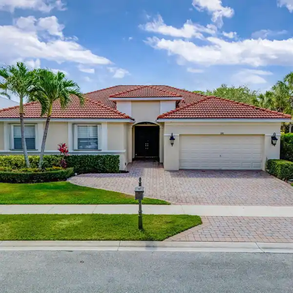 LAKEFRONT PALENCIA HOME WITH CUSTOM POOL RETREAT