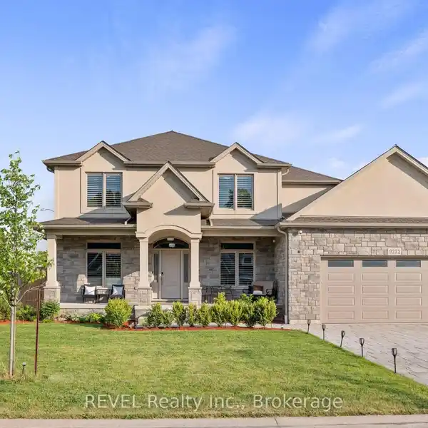 EXECUTIVE HOME IN PRESTIGIOUS FERNWOOD ESTATES