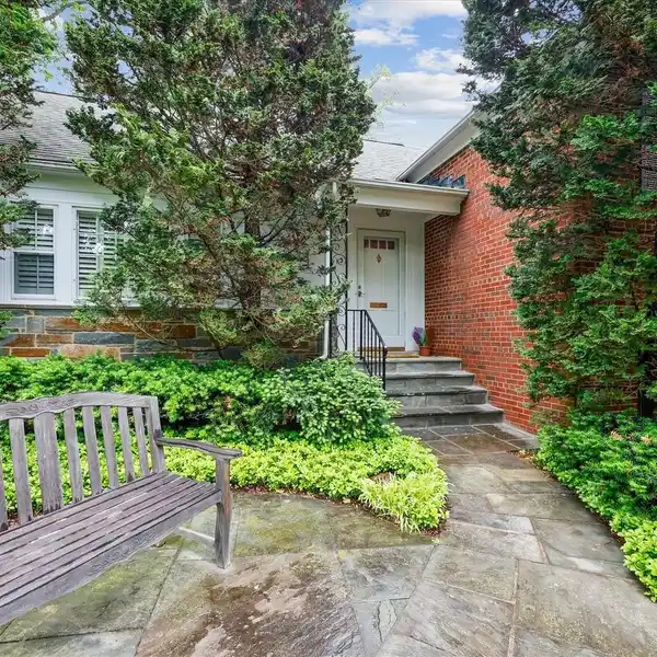 LUSH AND LOVELY HOME IN THE SPRINGFIELD NEIGHBORHOOD