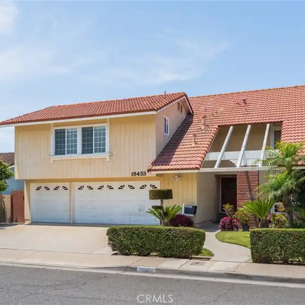 BRIGHT AND SPACIOUS HOME IN DESIRABLE GREENBROOK