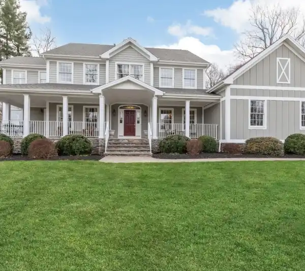 IMPRESSIVE CUSTOM COLONIAL ON FIVE ACRES