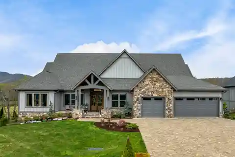 Expansive Open-Plan Home