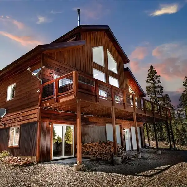 UNIQUELY INCREDIBLE NEWER MOUNTAIN HOME