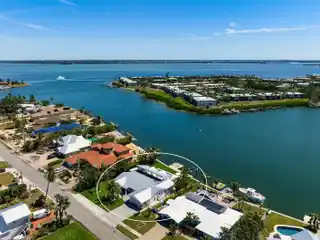 Wonderful Waterfront Retreat
