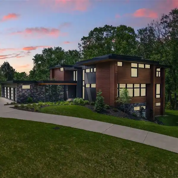 NEWLY BUILT ARCHITECTURAL STANDOUT