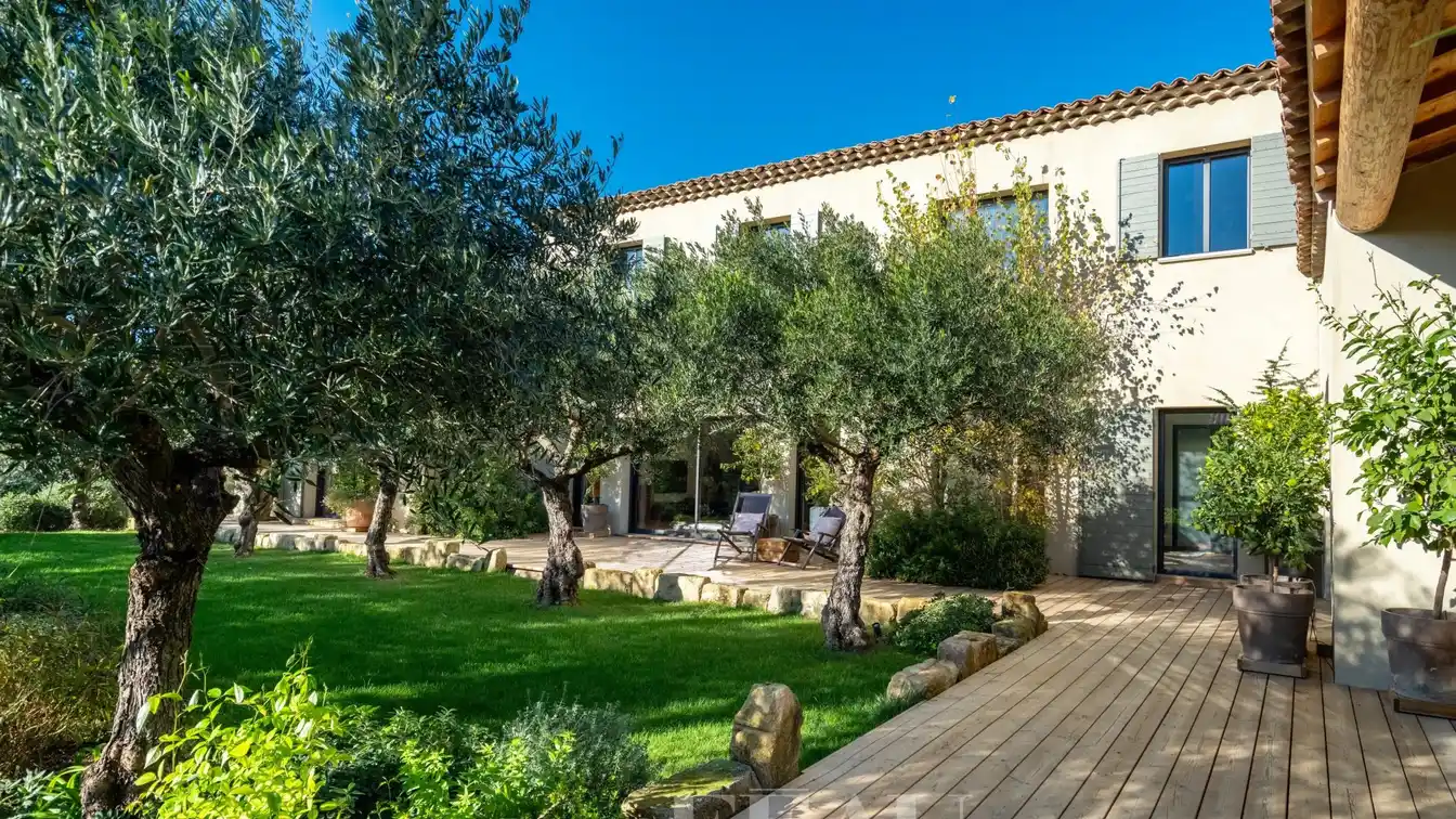 Beautiful Villa in a Serene Setting