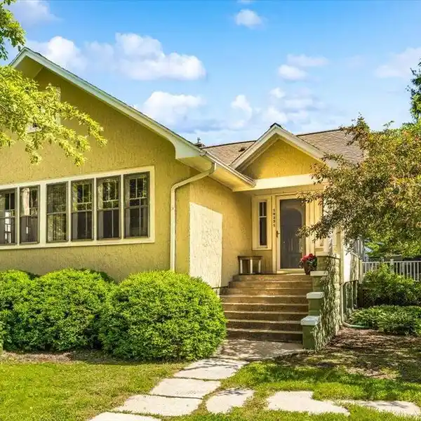 VINTAGE UNION PIER COTTAGE WITH POOL