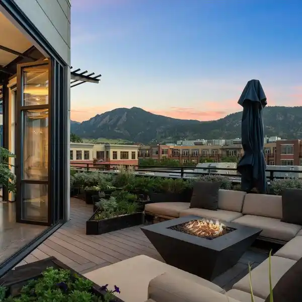 LUXURY LIVING IN DOWNTOWN BOULDER: A MODERN LOFT WITH ICONIC VIEWS AND UNMATCHED ELEGANCE