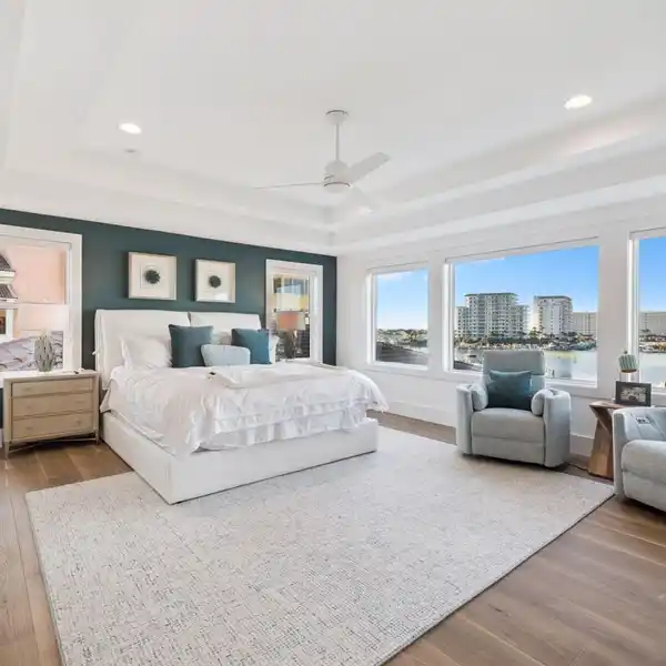 STUNNING HARBORFRONT HOME WITH PANORAMIC VIEWS