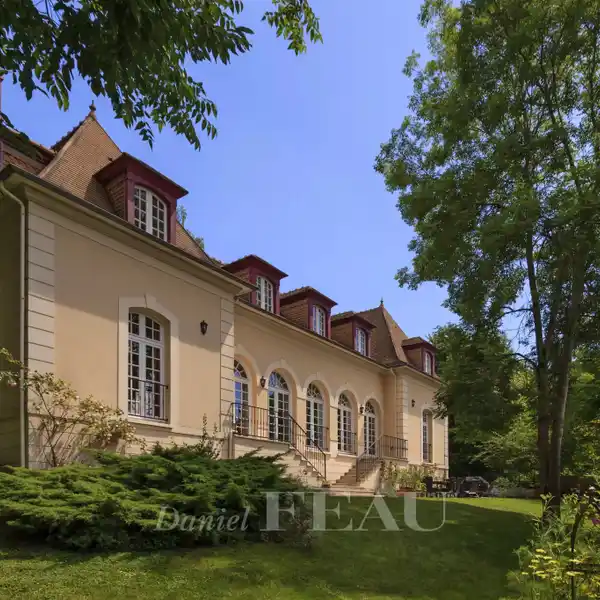 MAGNIFICENT PROPERTY IN SOUGHT-AFTER GLATIGNY