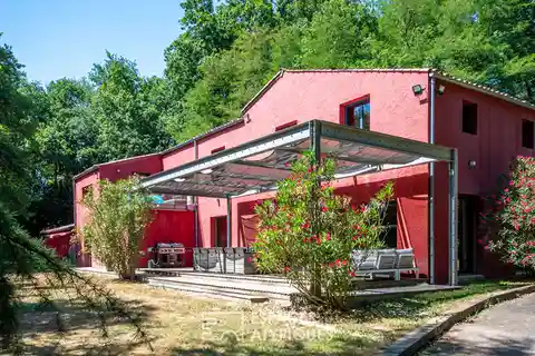 Elegant Villa Immersed in Natural Serenity