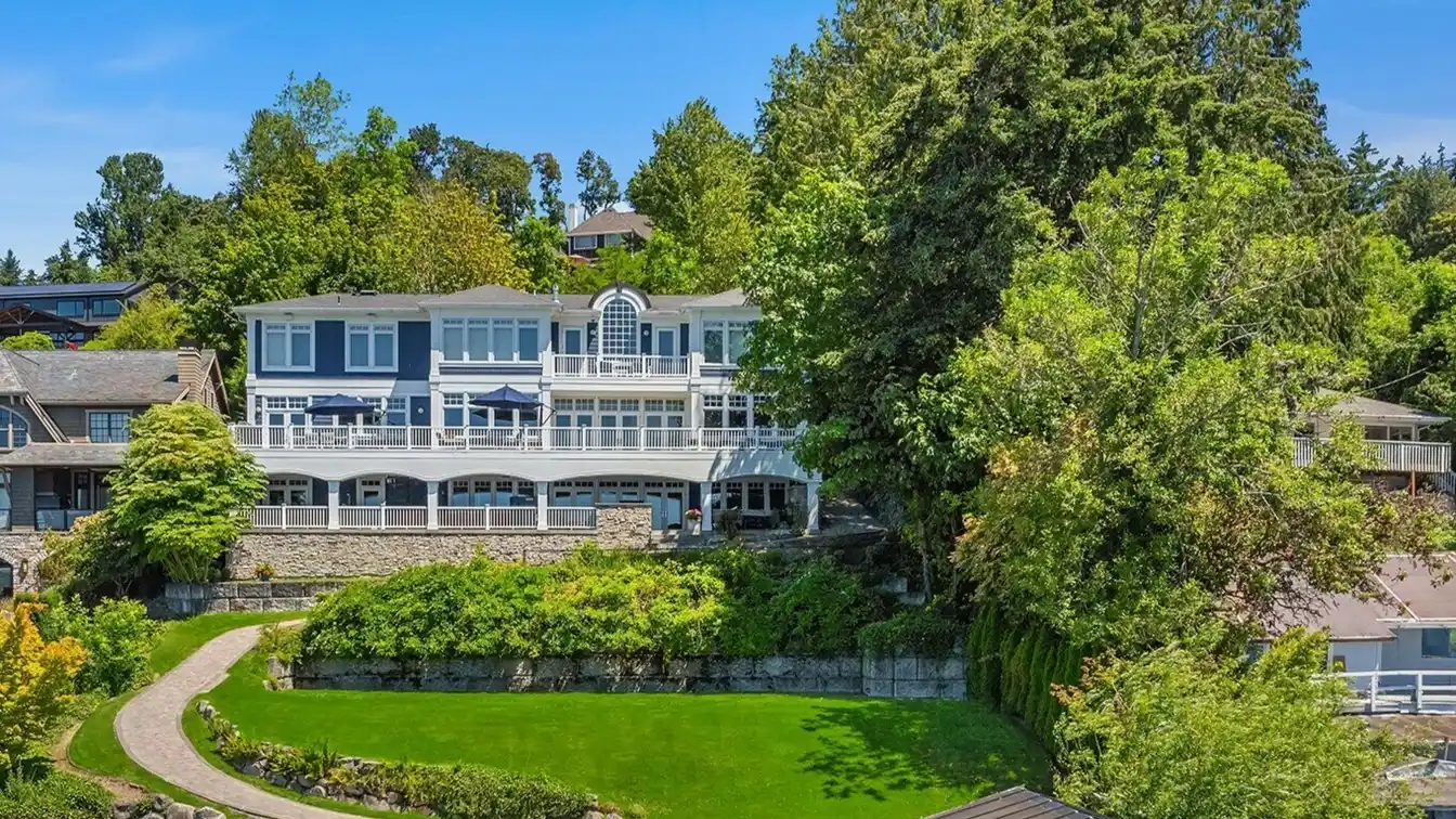 An Exceptional Waterfront Lifestyle
