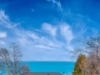 Dreamy Lakefront Showstopper