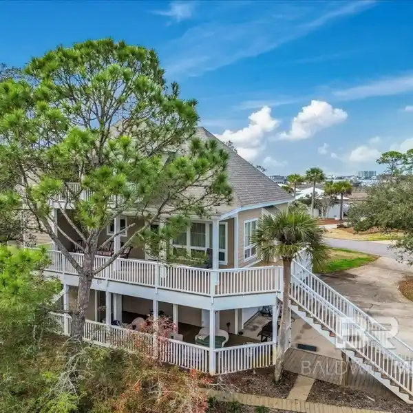 THE PERFECT BLEND OF ISLAND LIVING AND COASTAL CHARM