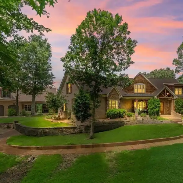 STUNNING CUSTOM-BUILT CRAFTSMAN HOME