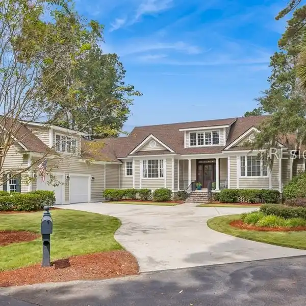 RENOVATED LOWCOUNTRY HOME OVERLOOKING THE NICKLAUS COURSE